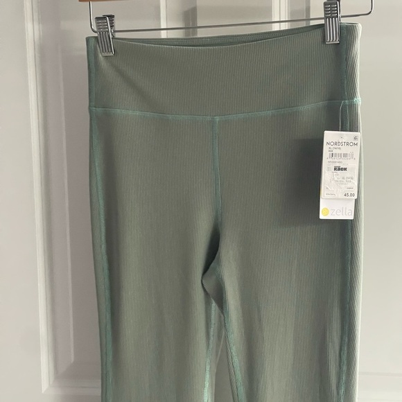 ZELLA ACTIVE Kids Sage Green Bell Bottom Flared Leggings Ribbed Ruffle Hem XL - Picture 3 of 7